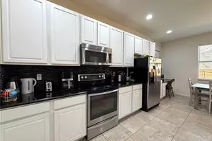 720 Las Fuentes Dr, Kissimmee, FL 34746 - Photo 6