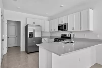 379 Cornerstone Drive, Groveland, FL 34736 - Photo 4
