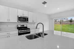 371 Cornerstone Dr, Groveland, FL 34736 - Photo 4