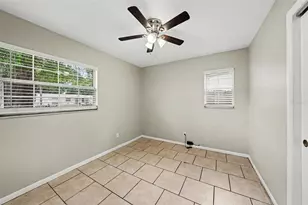 10209 N 28th St, Tampa, FL 33612 - Photo 10