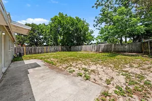10209 N 28th St, Tampa, FL 33612 - Photo 12
