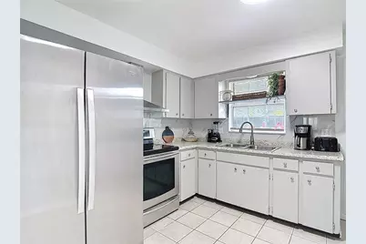 220 SE Jefferson Circle N, Saint Petersburg, FL 33703 - Photo 10