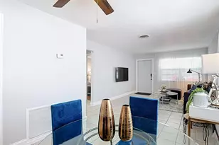 220 Southeast Jefferson Cir N, Saint Petersburg, FL 33703 - Photo 8