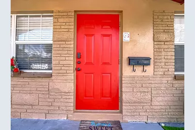 220 SE Jefferson Circle N, Saint Petersburg, FL 33703 - Photo 1