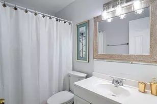 220 Southeast Jefferson Cir N, Saint Petersburg, FL 33703 - Photo 24