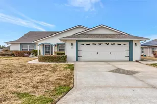 106 Fairway Cir, Umatilla, FL 32784 - Photo 1