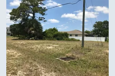 215 SW 9th Place, Cape Coral, FL 33991 - Photo 4