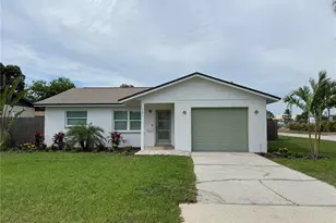 2401 16th Ave N, Saint Petersburg, FL 33713 - Photo 1