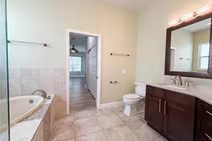 7841 Kavanagh Ct, Sarasota, FL 34240 - Photo 18