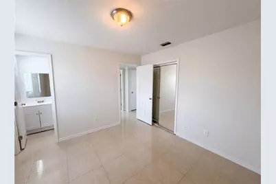15525 Bedford Circle E, Clearwater, FL 33764 - Photo 12