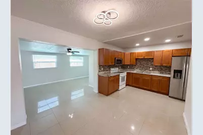 15525 Bedford Circle E, Clearwater, FL 33764 - Photo 2