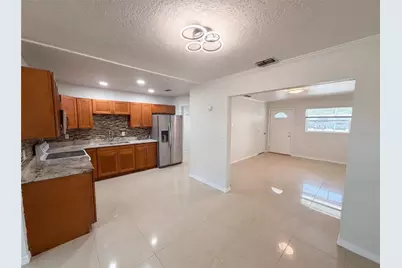 15525 Bedford Circle E, Clearwater, FL 33764 - Photo 10