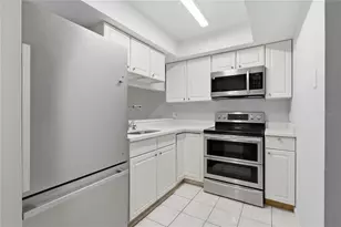 3801 N Oak Dr, Tampa, FL 33611 - Photo 12