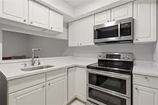 3801 N Oak Dr, Tampa, FL 33611 - Photo 10