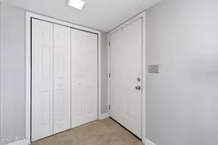 8153 Sutton Pl N, Jacksonville, FL 32217 - Photo 4
