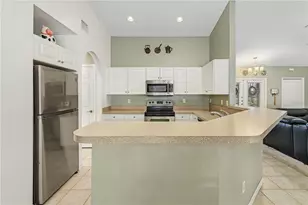 810 SW 10th Pl, Cape Coral, FL 33991 - Photo 8