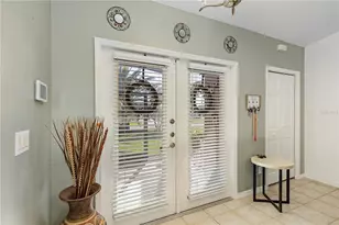 810 SW 10th Pl, Cape Coral, FL 33991 - Photo 4
