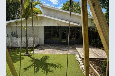 8618 Grandview Drive, Tampa, FL 33617 - Photo 42