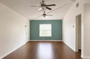 8618 Grandview Dr, Tampa, FL 33617 - Photo 8
