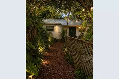 8618 Grandview Drive, Tampa, FL 33617 - Photo 50