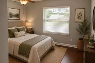 8618 Grandview Dr, Tampa, FL 33617 - Photo 32