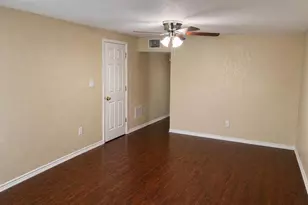 8618 Grandview Dr, Tampa, FL 33617 - Photo 10