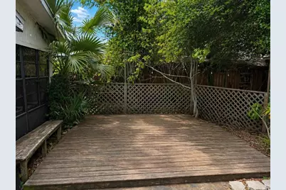 8618 Grandview Drive, Tampa, FL 33617 - Photo 30