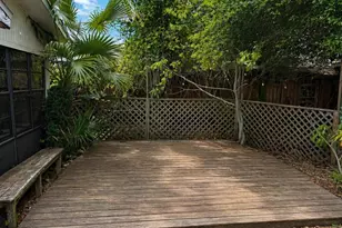 8618 Grandview Dr, Tampa, FL 33617 - Photo 30