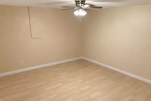 8618 Grandview Dr, Tampa, FL 33617 - Photo 38