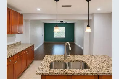 8618 Grandview Drive, Tampa, FL 33617 - Photo 6