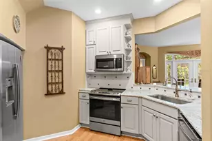564 Grasslands Village Cir, Lakeland, FL 33803 - Photo 10