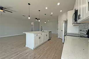 13558 Jeronimo Ln, Port Charlotte, FL 33981 - Photo 8
