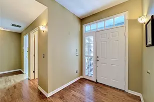 2433 Stoneview Rd, Orlando, FL 32806 - Photo 4