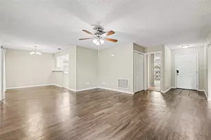 826 Sunridge Point Dr, Seffner, FL 33584 - Photo 2