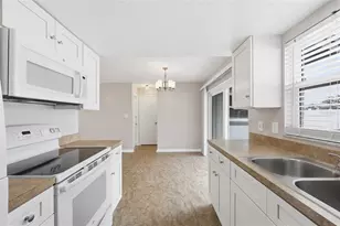 4048 Castlegate Dr, Orlando, FL 32839 - Photo 12