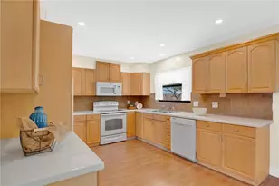 7437 Burnway Dr, Orlando, FL 32819 - Photo 18