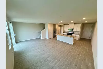 7618 Momentum Parkway, Wesley Chapel, FL 33545 - Photo 4
