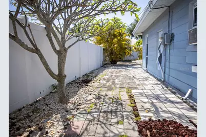 10126 E 4th Street E, Treasure Island, FL 33706 - Photo 6