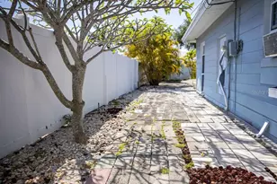 10126 E 4th Street E, Treasure Island, FL 33706 - Photo 6