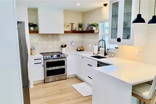 6073 Tanglewood Dr NE, Saint Petersburg, FL 33703 - Photo 10