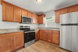 8308 Oleander Ln, Tampa, FL 33637 - Photo 6