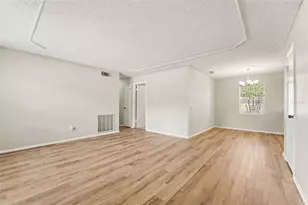 8308 Oleander Ln, Tampa, FL 33637 - Photo 4