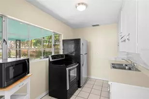 1629 Dauphin Ln, Orlando, FL 32803 - Photo 6