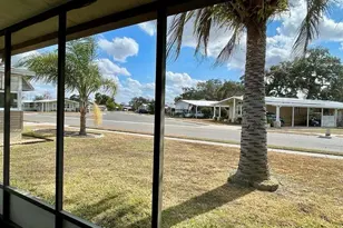 36335 Bonney Dr, Zephyrhills, FL 33541 - Photo 2