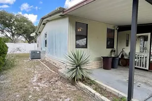 36335 Bonney Dr, Zephyrhills, FL 33541 - Photo 2