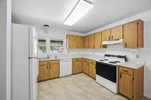 535 Hunter Cir, Kissimmee, FL 34758 - Photo 2