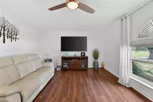 1201 Dragon Head Dr, Valrico, FL 33594 - Photo 12