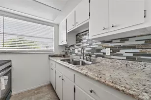 1221 Drew St, Clearwater, FL 33755 - Photo 12