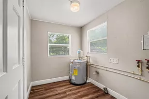 828 E 145th Ave, Tampa, FL 33613 - Photo 8