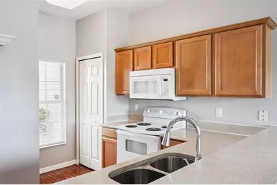 3757 Clubside Pointe Drive, Orlando, FL 32810 - Photo 10